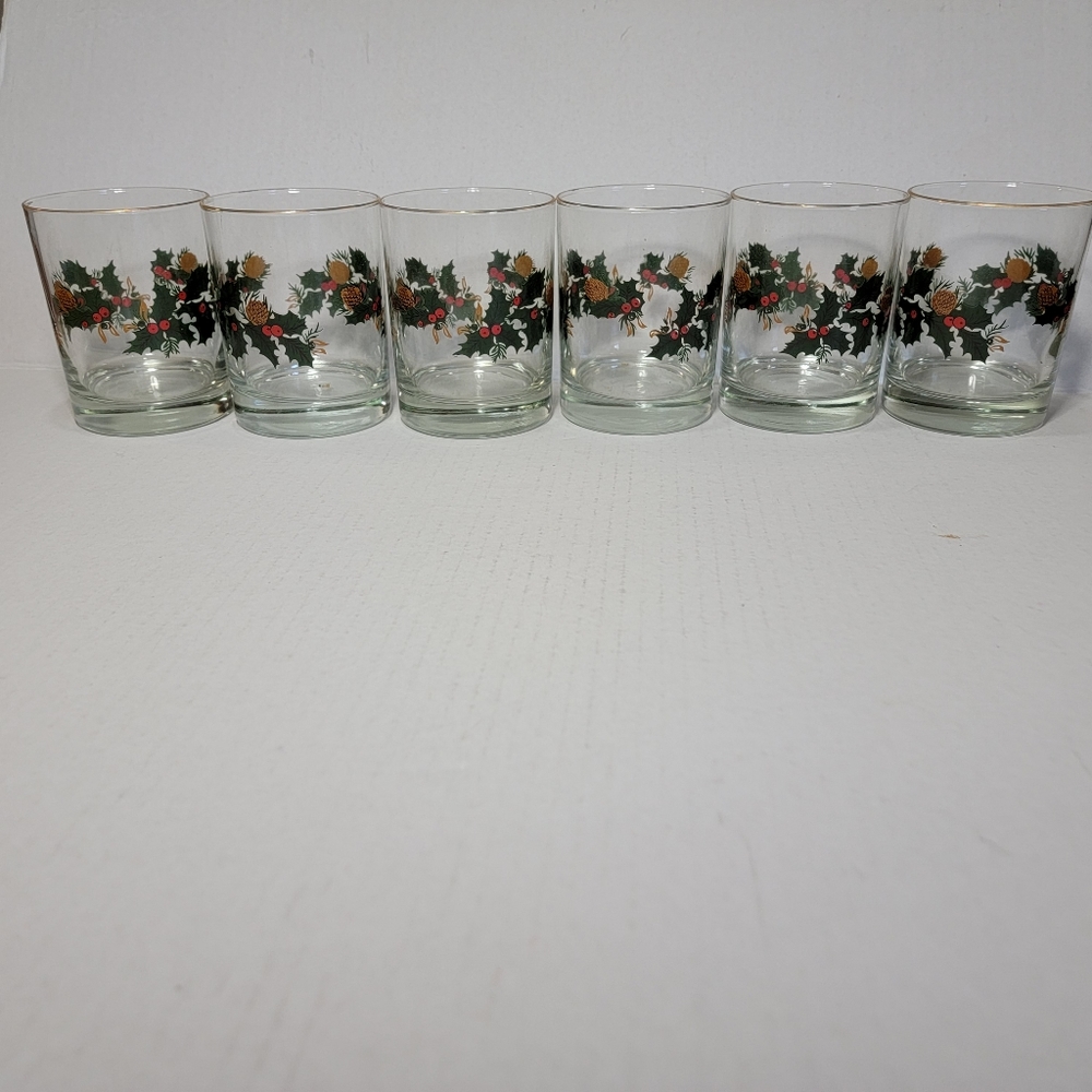 The Toscany Collection Barware 14oz. Holly Christmas Pattern